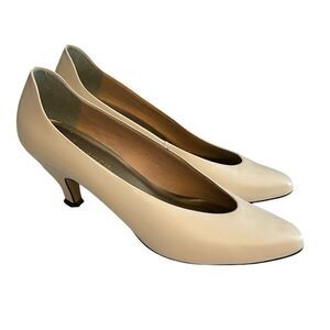 Regency Brand Pointy Toe Cream Heels Size 9